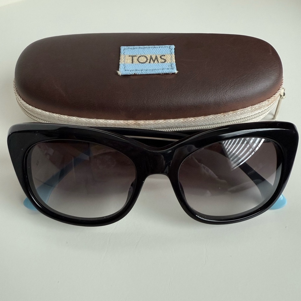 TOMS Cat Eye sunglasses.